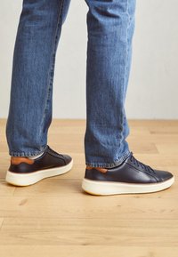 Cole Haan GRANDPRO TOPSPIN - Sneakers laag - navy blazer/british tan/ivory