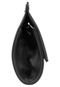 Clutch in pelle nera con chiusura a zip, forma ovale elegante e foderatura in tessuto. L'interno presenta un attacco per il portachiavi.