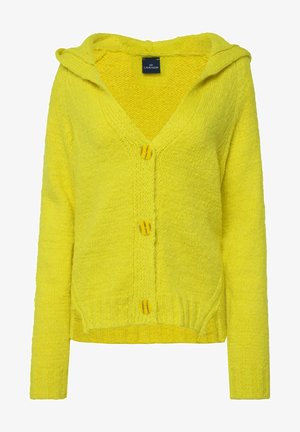 Gul strikket cardigan med hætte, v-hals, tre gule knapper og ribbet detalje i kanten. Blød tekstur, afslappet pasform.