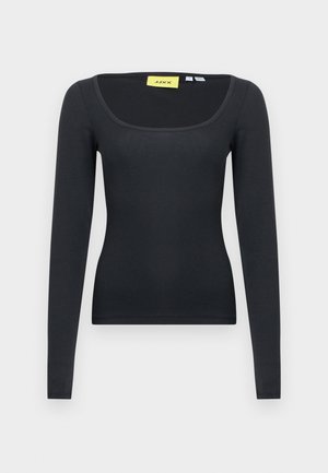 Svart langermet topp med firkantet utringning. Laget av et glatt, elastisk stoff. Har et enkelt design og en ensfarget farge uten mønstre.