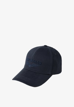 Donkerblauwe baseballpet met geborduurde tekst "GAME LEGEND" en gevleugeld embleem op het voorpaneel, voorzien van een gestikte gebogen klep en ventilatieoogjes.