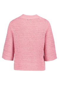 Maglione rosa lavorato a maglia con maniche corte, caratterizzato da un motivo testurizzato e un collo e orlo a coste. La vista dal retro mostra una lavorazione a punto aperto.