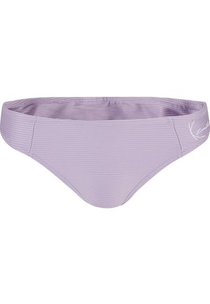 Vijolični bikini spodnji del z rebrasto teksturo, z nizek pasom in ozkim elastičnim pasom. Preprost logotip na strani.