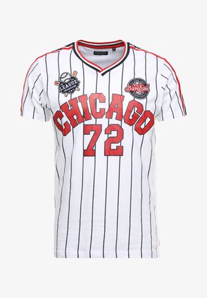 Valge lühikeste varrukatega pesapalli särk mustade triipudega, kus on kirjas "CHICAGO" punaste tähtedega ja number "72." Rinnal on kaks tikkitud plaati.
