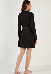 LELA REGULAR FIT SET - Peignoir - black