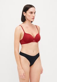 Puma WOMEN SOFT PADDED BRA - Grudnjaci za nošenje ispod majice kratkih rukava - burgundy
