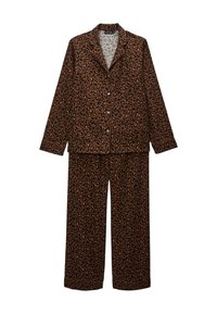 Ensemble de pyjama marron avec un imprimé léopard, comprenant une chemise à boutons et un pantalon à taille élastique. Tissu doux avec une texture lisse.