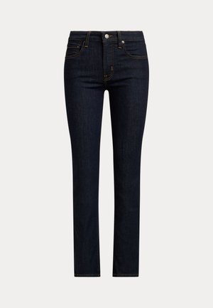 Jean bleu foncé à jambes droites, fermeture à boutons à l'avant, style cinq poches avec coutures contrastées jaunes.