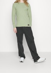 Nike Sportswear Stickad tröja - olive