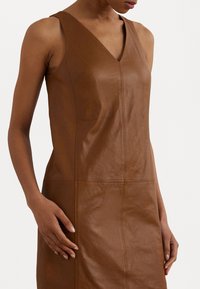 Lauren Ralph Lauren LAMBSKIN SLEEVELESS SHIFT DRESS - Dienas kleita - brown