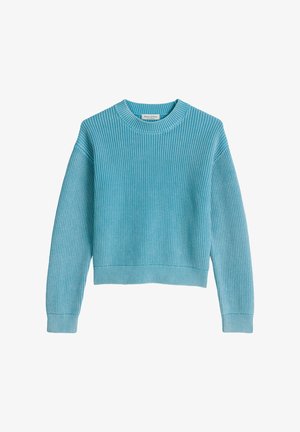Lichtblauwe geribde trui met lange mouwen, ronde hals en nauwsluitende manchetten, korte zoom en een klein merklabel binnen in de kraag.