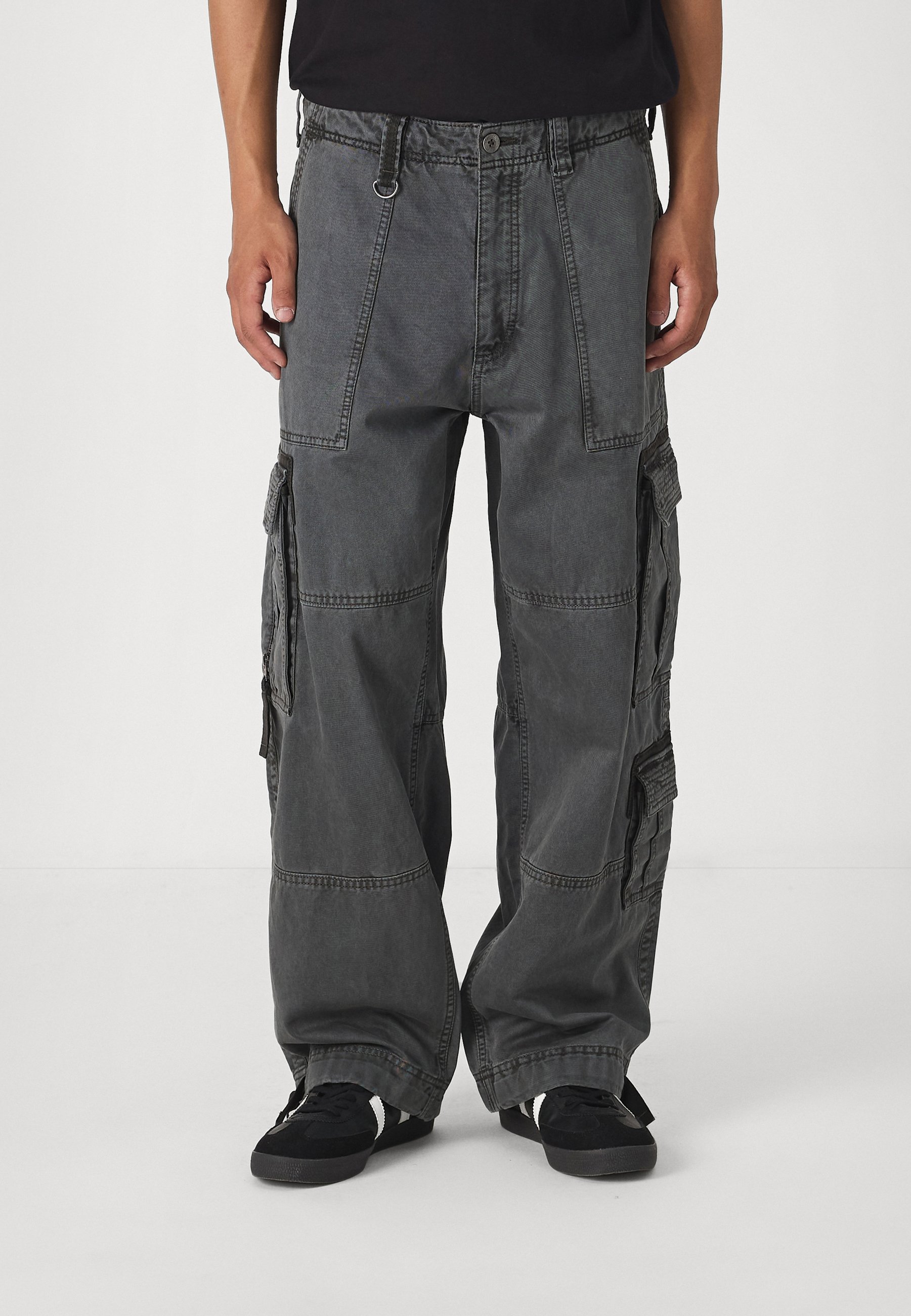 Abercrombie & Fitch ULTRA BAGGY UTILITY - Cargo trousers - dark 