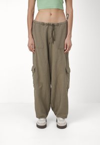 BDG Urban Outfitters - Hlačami s stranskimi žepi - khaki Miniaturna slika 1