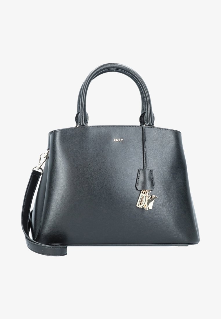 Czarna skórzana torebka DKNY z dwoma uchwytami, odpinanym pasekiem na ramię oraz złotymi zawieszkami z logo DKNY na przodzie.
