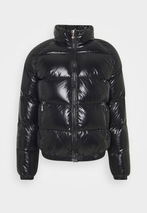 Giubbotto piumino nero realizzato in materiale lucido, con colletto alto, zip frontale e polsini a costine. Il design trapuntato mette in evidenza una texture bombata.