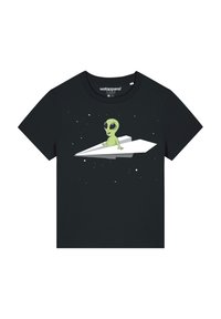 Zwarte katoenen T-shirt met een groene alien-personage op een papieren vliegtuigje, omringd door witte sterren. Ronde hals en korte mouwen.