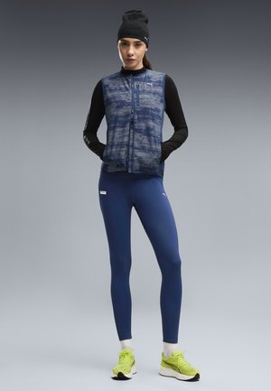 Puma, W RUN BRIGHTSTRIDE PRIMALOFT VEST - Жилетка - persian blue