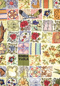Tejido multicolor con varios patrones que incluyen flores, animales y texto. El diseño incluye cuadrados con detalles intrincados y texturas diversas.