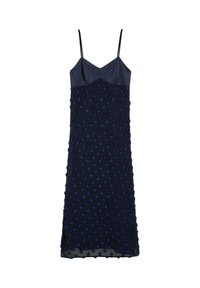 Mörkblå klänning med tunna axelband, med en strukturerad prickdesign och en slät byst. Kjolen har en liten slits för rörelse.