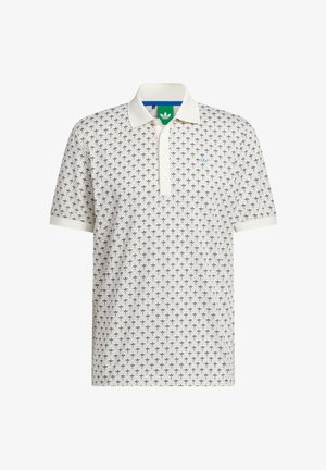 Biała koszulka polo z małym czarnym kwiatowym wzorem, białym kołnierzykiem i mankietami, zapięciem na trzy guziki oraz małym niebieskim logo na piersi.