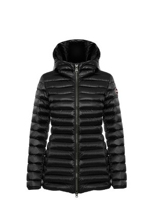 Giacca a vento nera con cappuccio. Presenta un design a righe orizzontali, chiusura con zip frontale e accento del logo sulla manica sinistra.