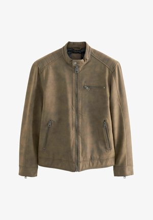 Giacca di pelle marrone con colletto alto, zip frontale asimmetrica, tre tasche con zip e dettagli a coste sulle spalle.