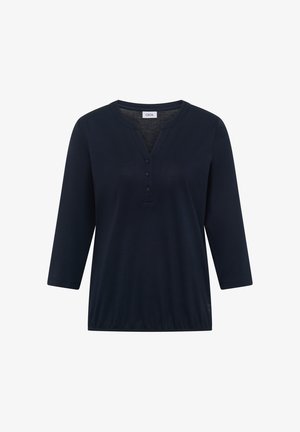 Tmavě modrá dámská halenka s tříčtvrtečními rukávy, kulatým výstřihem s výstřihem do V a třemi knoflíky vpředu.