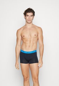 Tommy Hilfiger SIGNATURE TRUNK 3 PACK - Calzoncillos - cerulean aqua/ant silver/fireworks