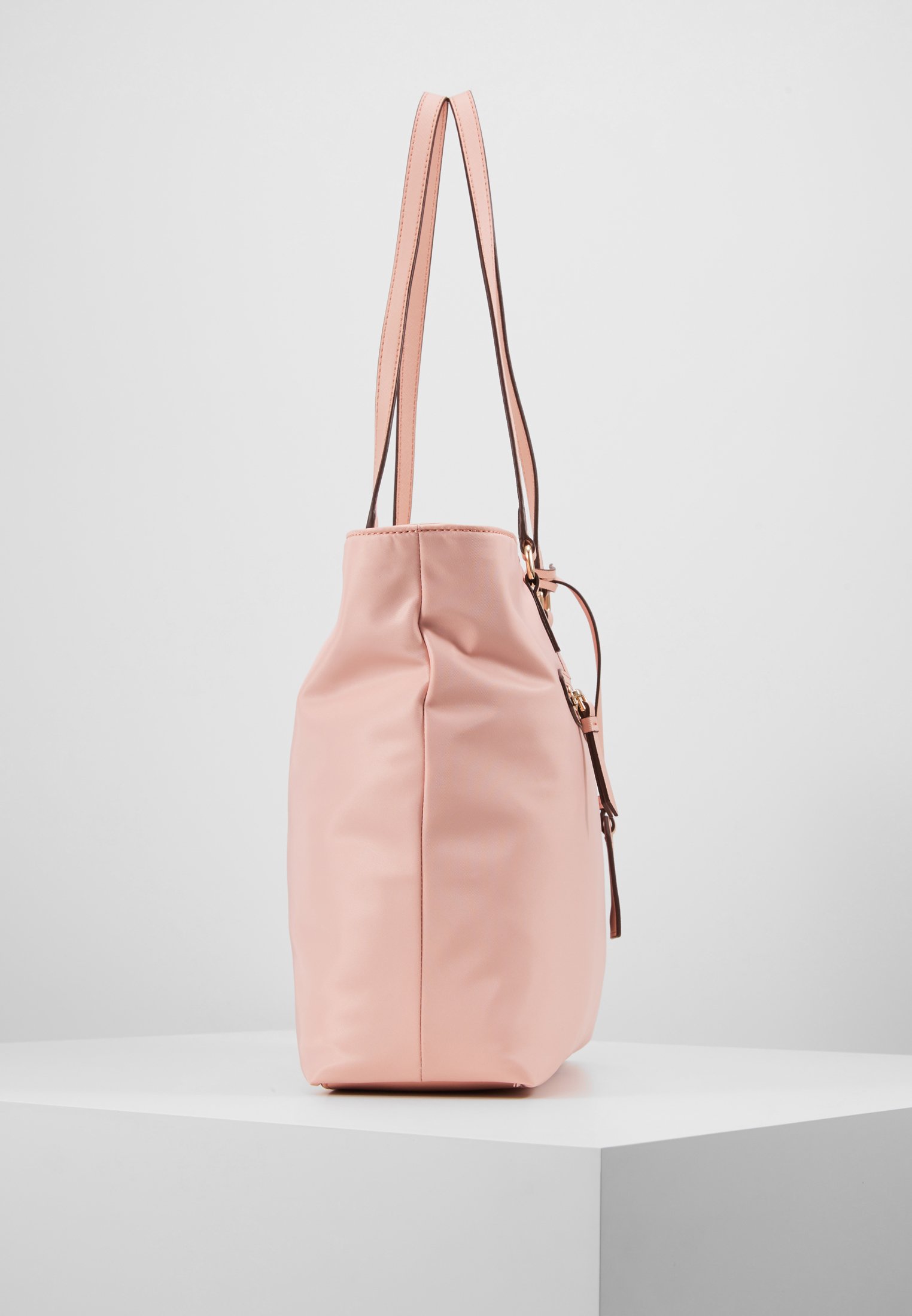 DKNY CASEY LARGE TOTE Shoppingveske nude Zalando.no DKNY CASEY LARGE TOTE Shoppingveske black Zalando.no