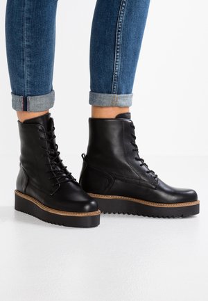Bottines à lacets - black
