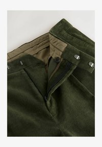 Sélectionné, khaki green