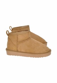 Stivaletti alla caviglia in suede color sabbia con punta arrotondata, fodera interna e suola in gomma piatta. Presenta due linguette sul retro per un facile indosso.