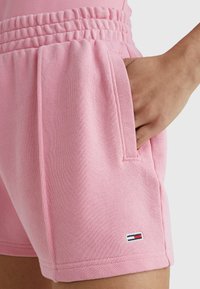 Tommy Jeans ESSENTIAL  - Shorts - fresh pink