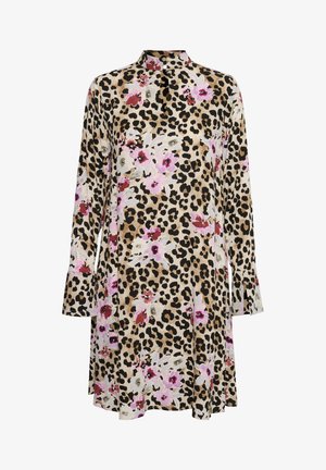 Sukienka w kwiaty i w wzór panterki w odcieniach beżu, różu i czerni. Długie rękawy z rozszerzanymi mankietami, wysoki dekolt oraz luźny krój.