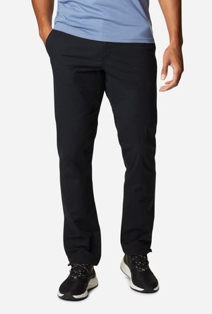 Schwarze, elastische Stoffhosen mit enger zulaufendem Bein, ausgestattet mit Seitentaschen und Kniekehlung für verbesserte Bewegungsfreiheit.