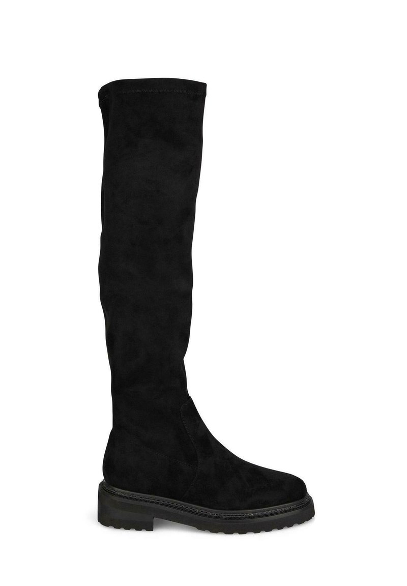 Botas negras de ante por encima de la rodilla. Tienen una suela plana, punta redondeada y costuras mínimas en la parte superior.