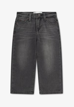 Schwarz ausgewaschene Denim-Shorts mit Frontknopf, Gürtelschlaufen, fünf Taschen und geraden, weiten Beinen, dargestellt auf weißem Hintergrund.