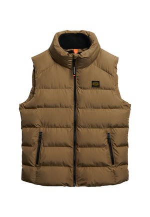 Gilet imbottito marrone, con colletto alto, zip frontale e due tasche laterali con zip. La texture trapuntata aggiunge isolamento.