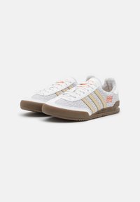 adidas Originals JEANS - Sapatilhas - crystal white/glory green