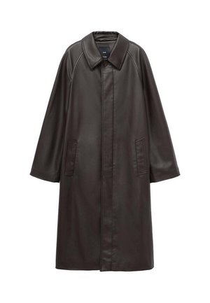 Cappotto in pelle marrone con collo a battente, maniche lunghe e due tasche frontali. Texture liscia e design a taglio dritto.