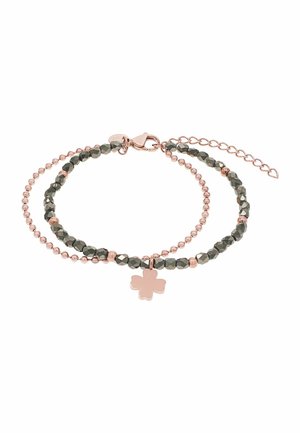 Dubbelstrengs armband met roségouden kralen, grijze facetgeslepen kralen, kreeftenklauwsluiting, verlengketting en een roségouden charm in de vorm van een klavertjevier.