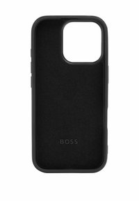 Custodia per smartphone nera con esterno rigido, interno morbido, ritaglio aperto per la fotocamera e logo "BOSS" in rilievo sul retro.