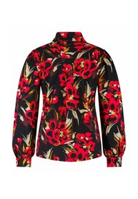 Bloes met bloemenprint met een zwarte achtergrond en grote rode en beige bloemen, lange pofmouwen en een dichtgeknoopte kraag.