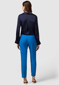 Oltre Chinos - light blue