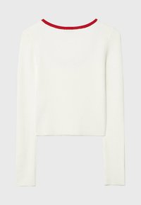 Witte lange mouwen top met een ribbelstructuur en een rode ronde halslijn. Het heeft een cropped ontwerp met aansluitende mouwen.