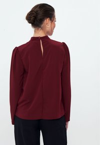 Herita STANDING COLLAR LONG SLEEVE - Camicetta - burgundy