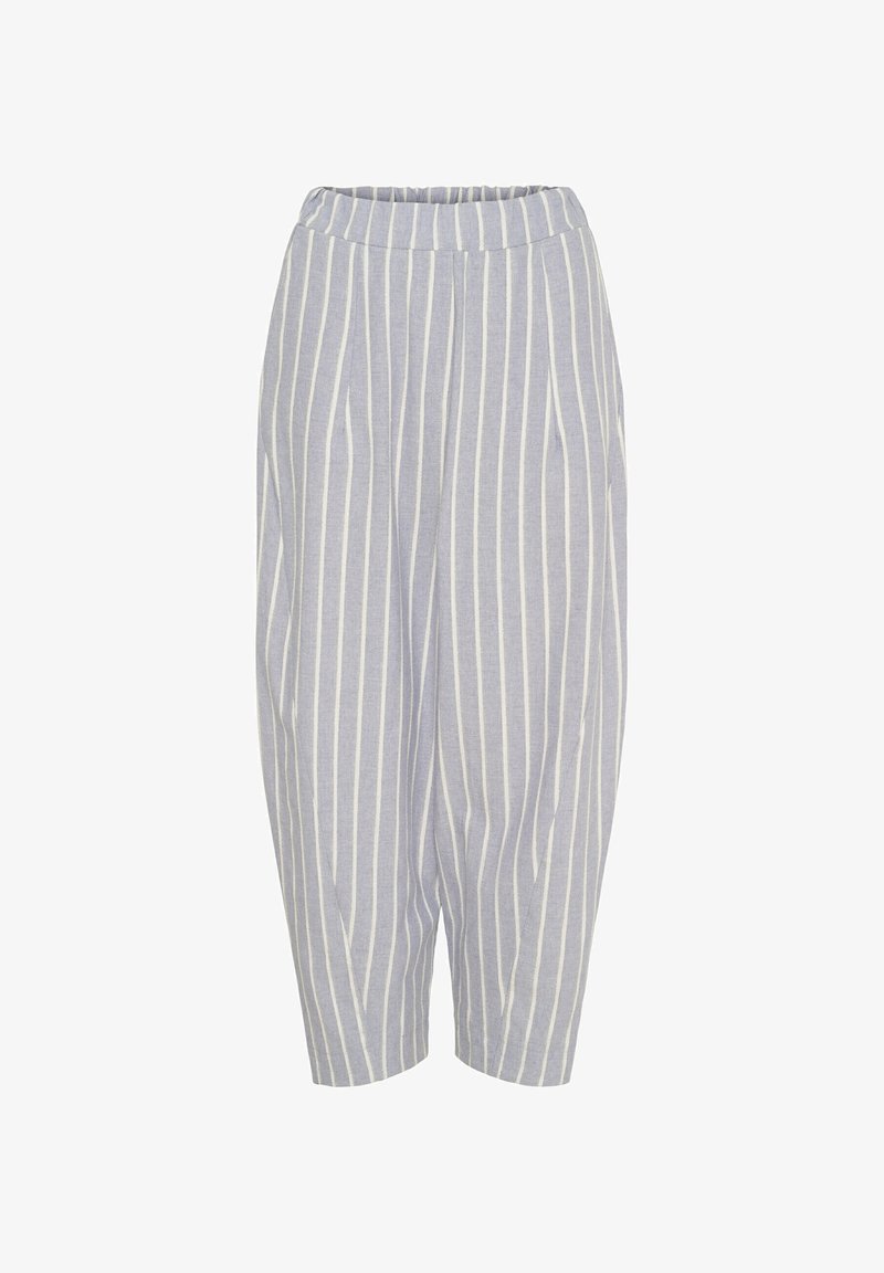 Lyseblå stribede bukser med elastisk talje, der har lodrette hvide striber, tapered ben og to sidelommer.