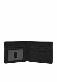 Portefeuille en cuir noir avec une finition texturée, comportant plusieurs emplacements pour cartes, une fenêtre ID transparente et une marque "FOSSIL" en relief.