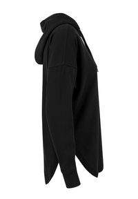 Svart hettegenser med kengurulomme, snorlås på hetten og ribbet mansjetter. Stoffet føles mykt med en jevn tekstur og tettsittende design.