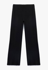 Zwarte, ribbelige wijde broek met een hoge tailleband, met een gladde textuur en zonder zichtbare versieringen of patronen.